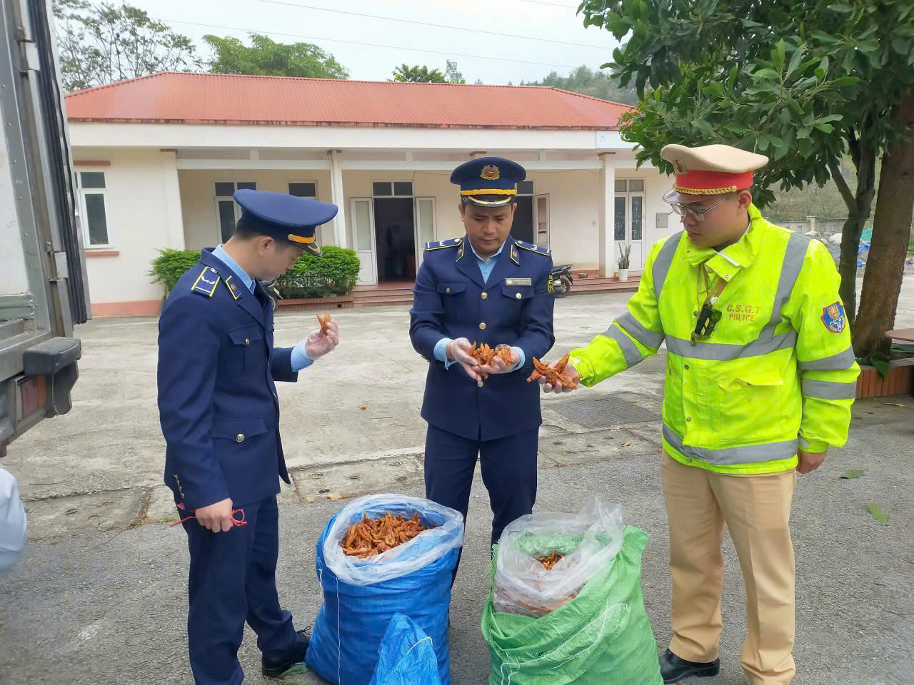 Lạng Sơn: Xử phạt hơn 117 tỷ đồng, khởi tố 367 vụ buôn lậu và gian lận thương mại