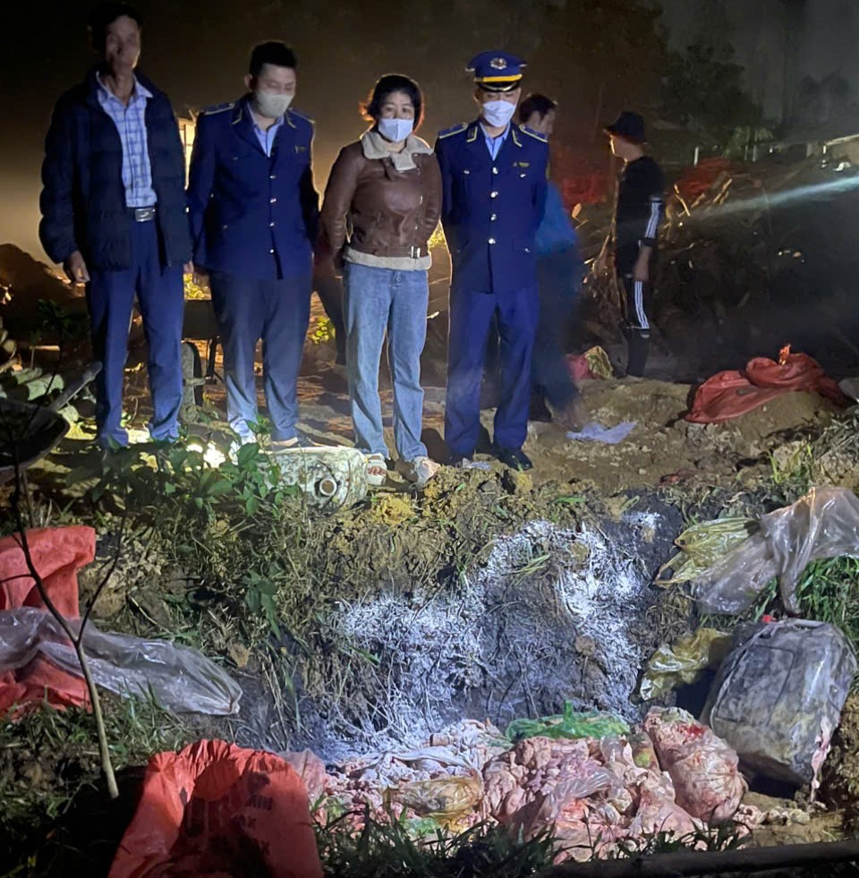 C&aacute;c ng&agrave;nh chức năng tiến h&agrave;nh ti&ecirc;u hủy h&agrave;ng h&oacute;a vi phạm