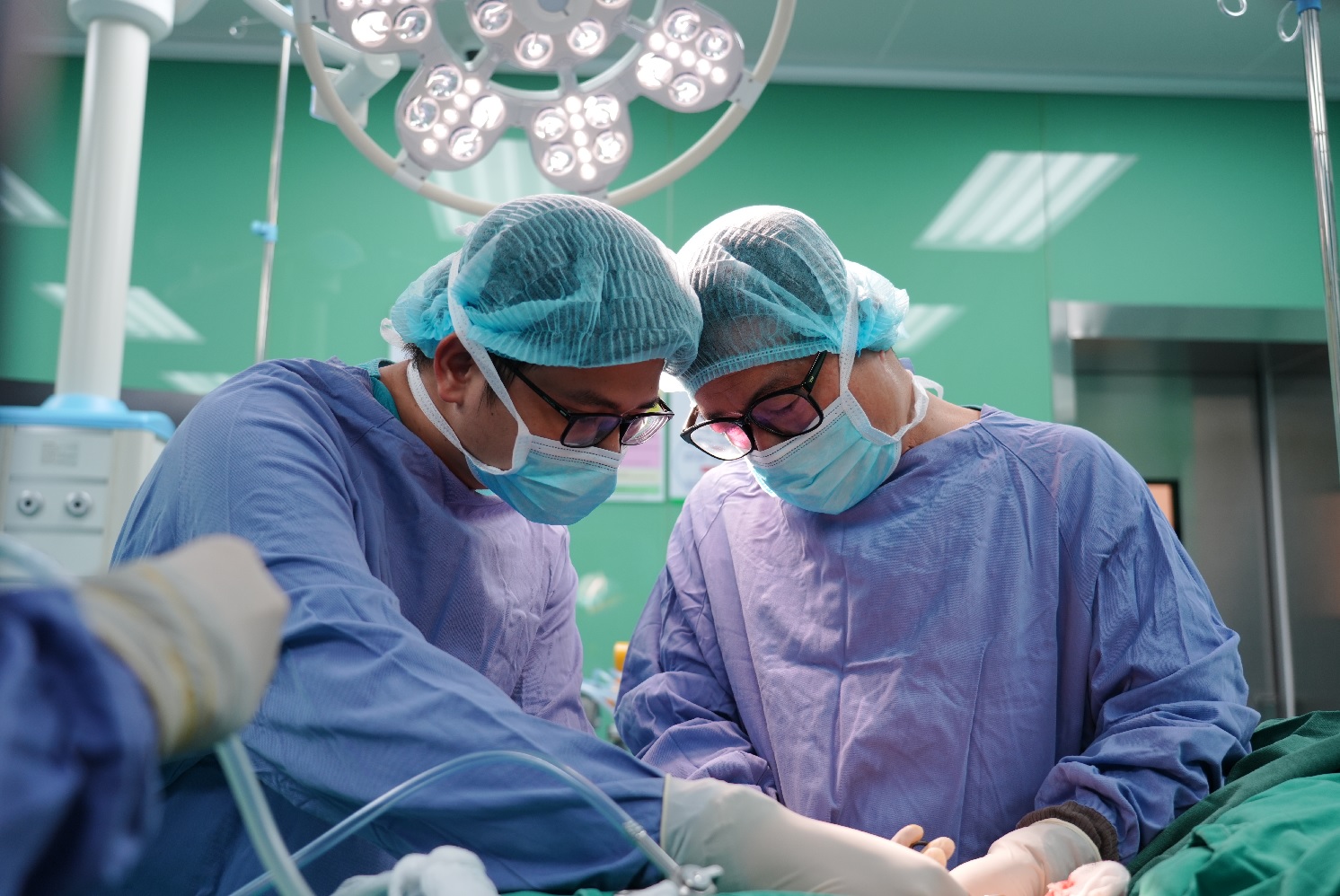 Phân biệt giữa đau bụng do sỏi và đau bụng do bệnh tiêu hóa