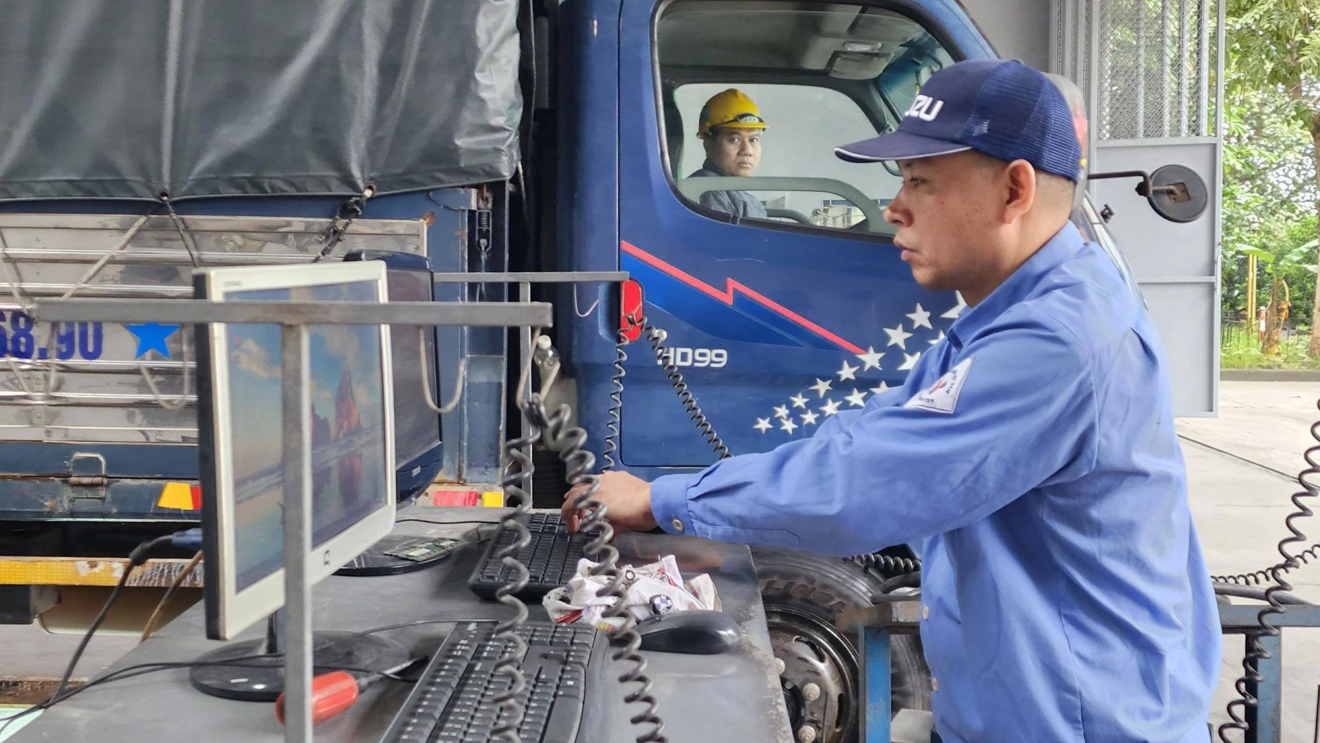 Tăng cường các giải pháp bảo đảm an toàn giao thông đường bộ