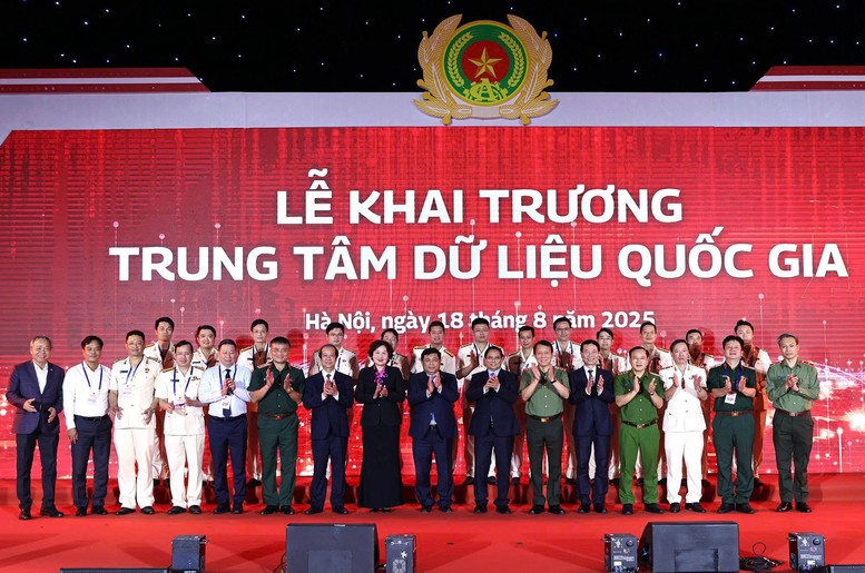 Lễ khai trương Trung tâm Dữ liệu quốc gia số 1 - Ảnh: VGP Lễ khai trương Trung tâm Dữ liệu quốc gia số 1 - Ảnh: VGP