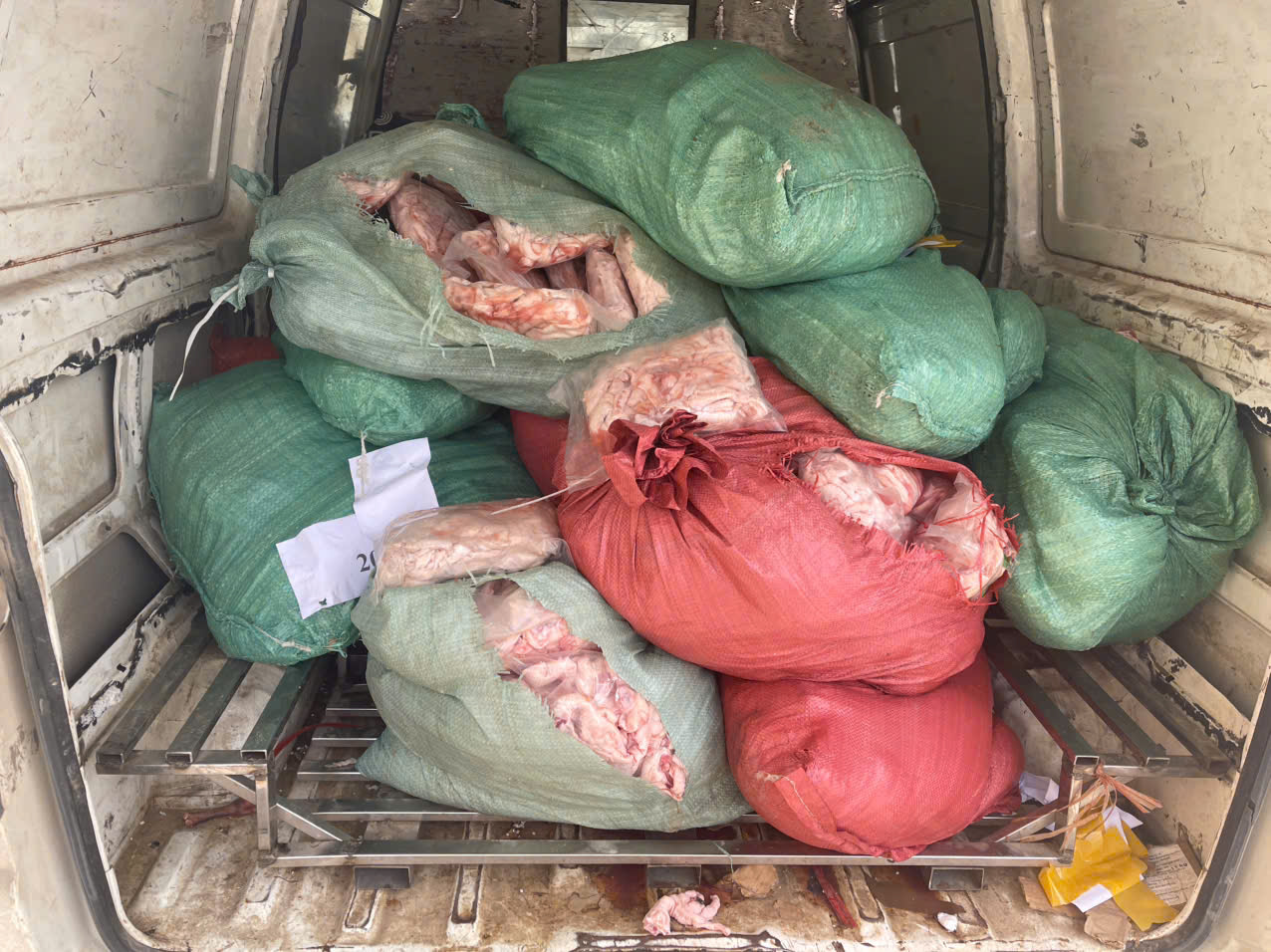 L&ocirc; h&agrave;ng h&oacute;a vi phạm