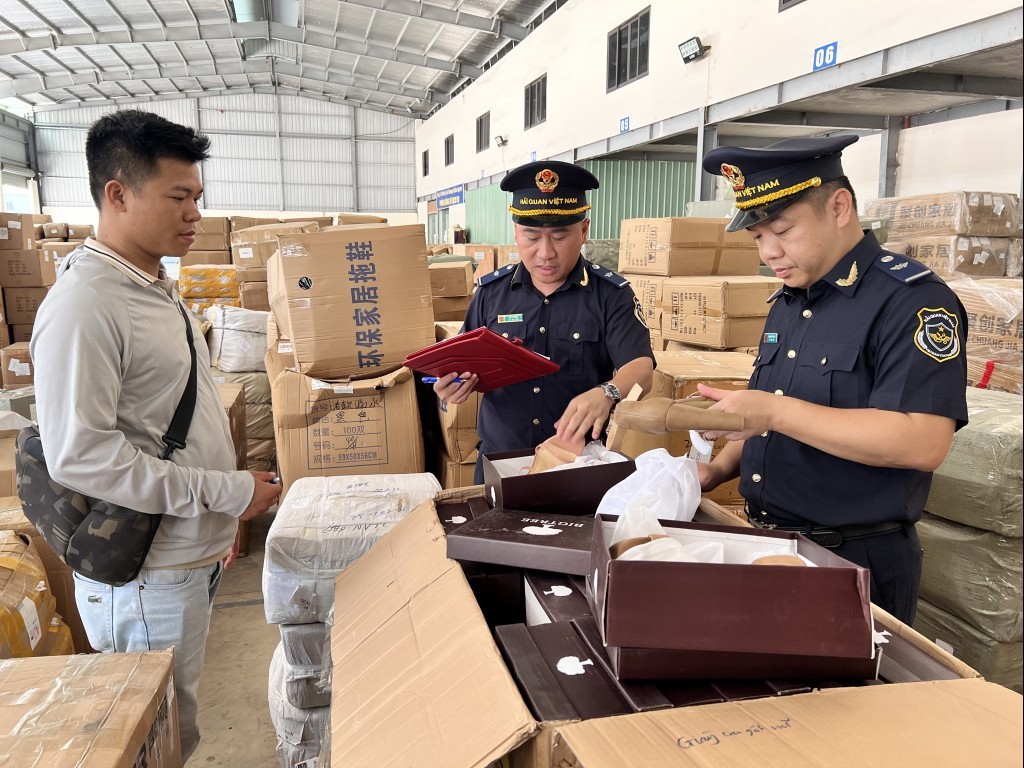 Hải quan khu vực VI triển khai đồng bộ các biện pháp kiểm soát hải quan dịp cuối năm