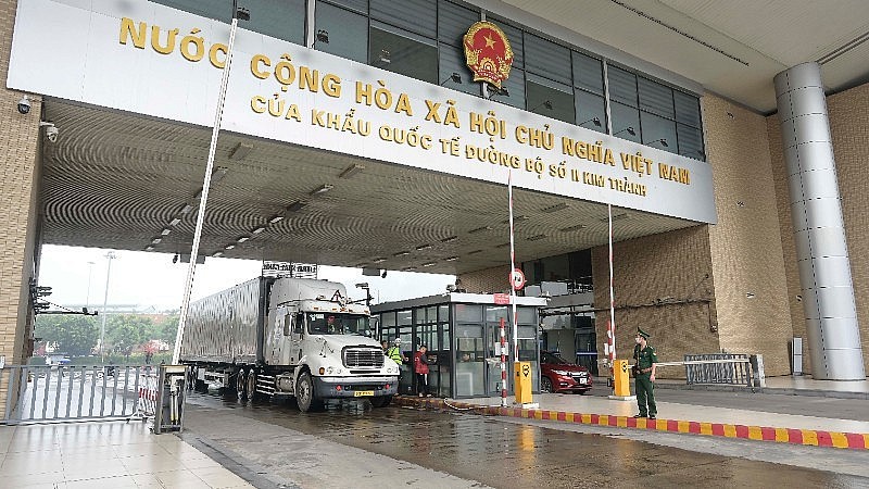 Lạng Sơn, Lào Cai: Hoạt động xuất nhập khẩu hàng hoá sôi động ngày đầu năm 2026
