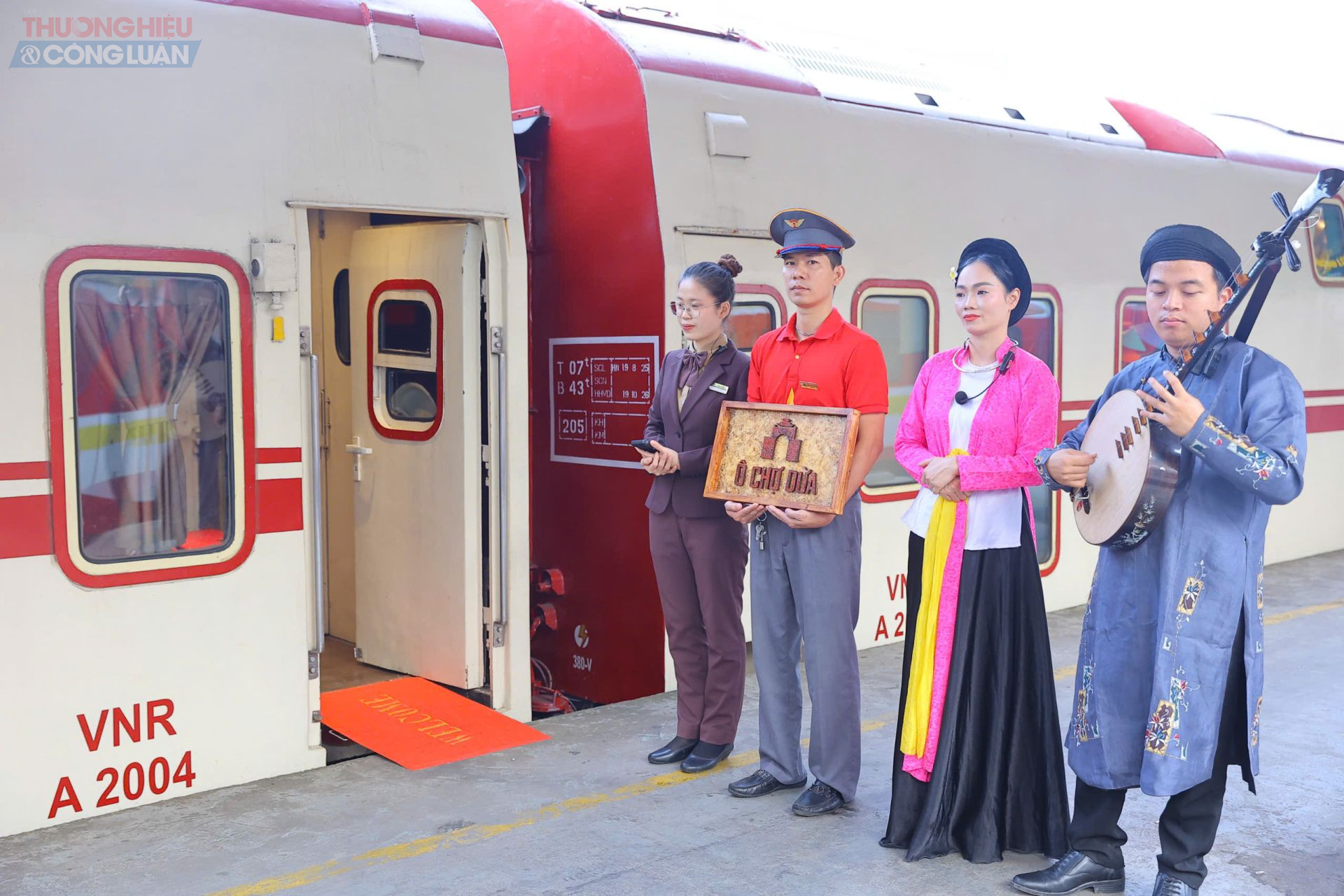 Với h&agrave;nh tr&igrave;nh &ldquo;Thăng Long &ndash; Kinh Bắc&rdquo;, đo&agrave;n t&agrave;u đưa du kh&aacute;ch rời nhịp sống đ&ocirc; thị để t&igrave;m về miền văn h&oacute;a gi&agrave;u truyền thống của v&ugrave;ng đất Bắc Ninh.