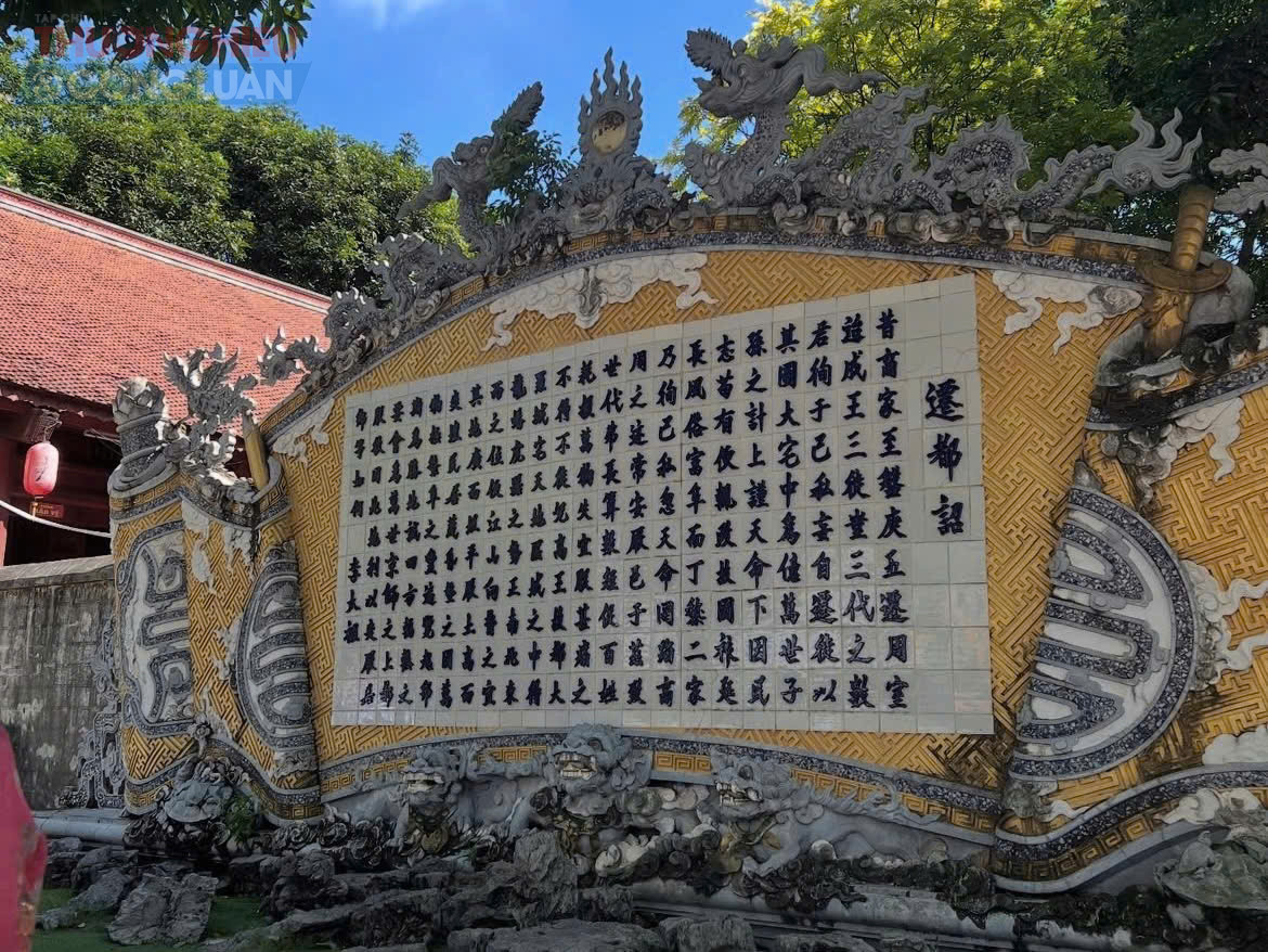 H&agrave;nh tr&igrave;nh kết nối H&agrave; Nội với điểm đến văn h&oacute;a ti&ecirc;u biểu của Kinh Bắc như đền Đ&ocirc; kh&ocirc;ng chỉ mang &yacute; nghĩa tham quan, du lịch m&agrave; c&ograve;n g&oacute;p phần l&agrave;m sống lại vai tr&ograve; của đường sắt trong đời sống đ&ocirc; thị hiện đại. Thay v&igrave; chỉ l&agrave; phương tiện di chuyển, t&agrave;u hỏa trở th&agrave;nh kh&ocirc;ng gian trải nghiệm, nơi văn h&oacute;a được kể lại bằng &acirc;m nhạc, c&acirc;u chuyện v&agrave; cảm x&uacute;c.