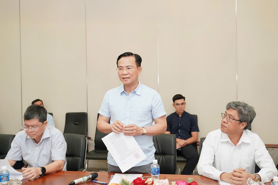 Đồng ch&iacute; Chủ tịch UBND tỉnh L&acirc;m Đồng Hồ Văn Mười ph&aacute;t biểu tại buổi kiểm tra Khu c&ocirc;ng nghiệp H&agrave;m Kiệm II