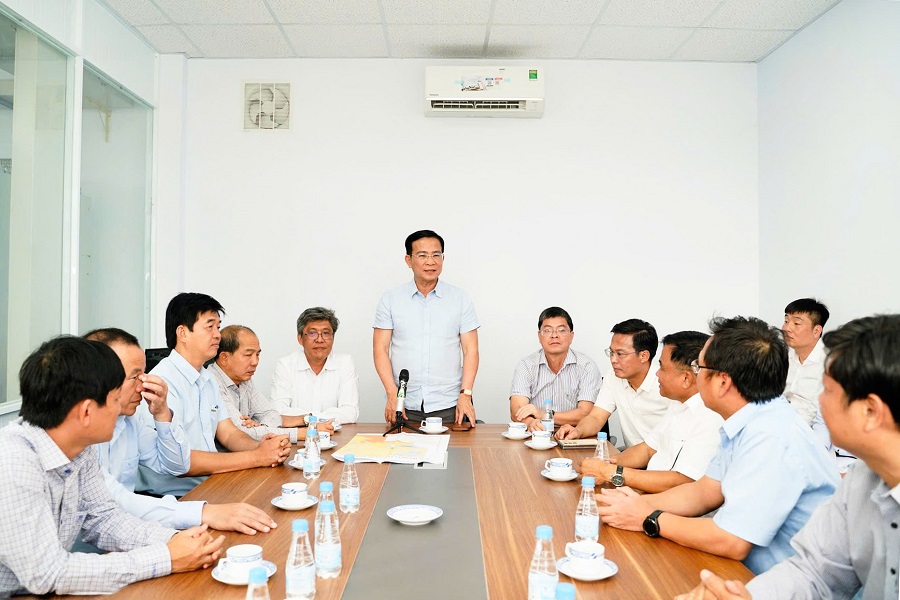 Đo&agrave;n c&ocirc;ng t&aacute;c thăm, l&agrave;m việc tại Khu C&ocirc;ng nghiệp T&acirc;n Đức (x&atilde; T&acirc;n Minh)