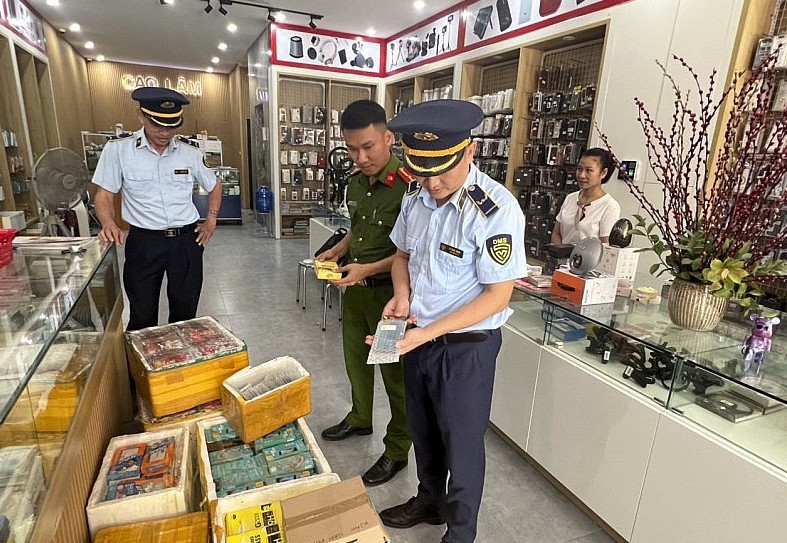 Chi cục Quản lý thị trường (QLTT) Nghệ An đã đạt nhiều thành tích xuất sắc năm 2025, tạo tiền đề vững chắc cho công tác kiểm soát thị trường năm 2026 Chi cục Quản lý thị trường (QLTT) Nghệ An đã đạt nhiều thành tích xuất sắc năm 2025, tạo tiền đề vững chắc cho công tác kiểm soát thị trường năm 2026