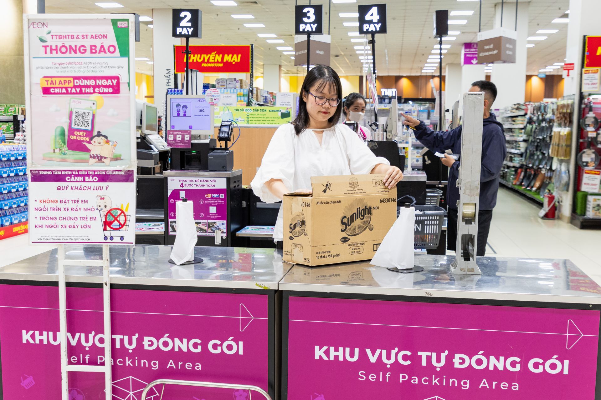 AEON Việt Nam triển khai song song c&aacute;c s&aacute;ng kiến kh&aacute;c tại hệ thống si&ecirc;u thị trong đ&oacute; c&oacute; khu vực tự đ&oacute;ng g&oacute;i