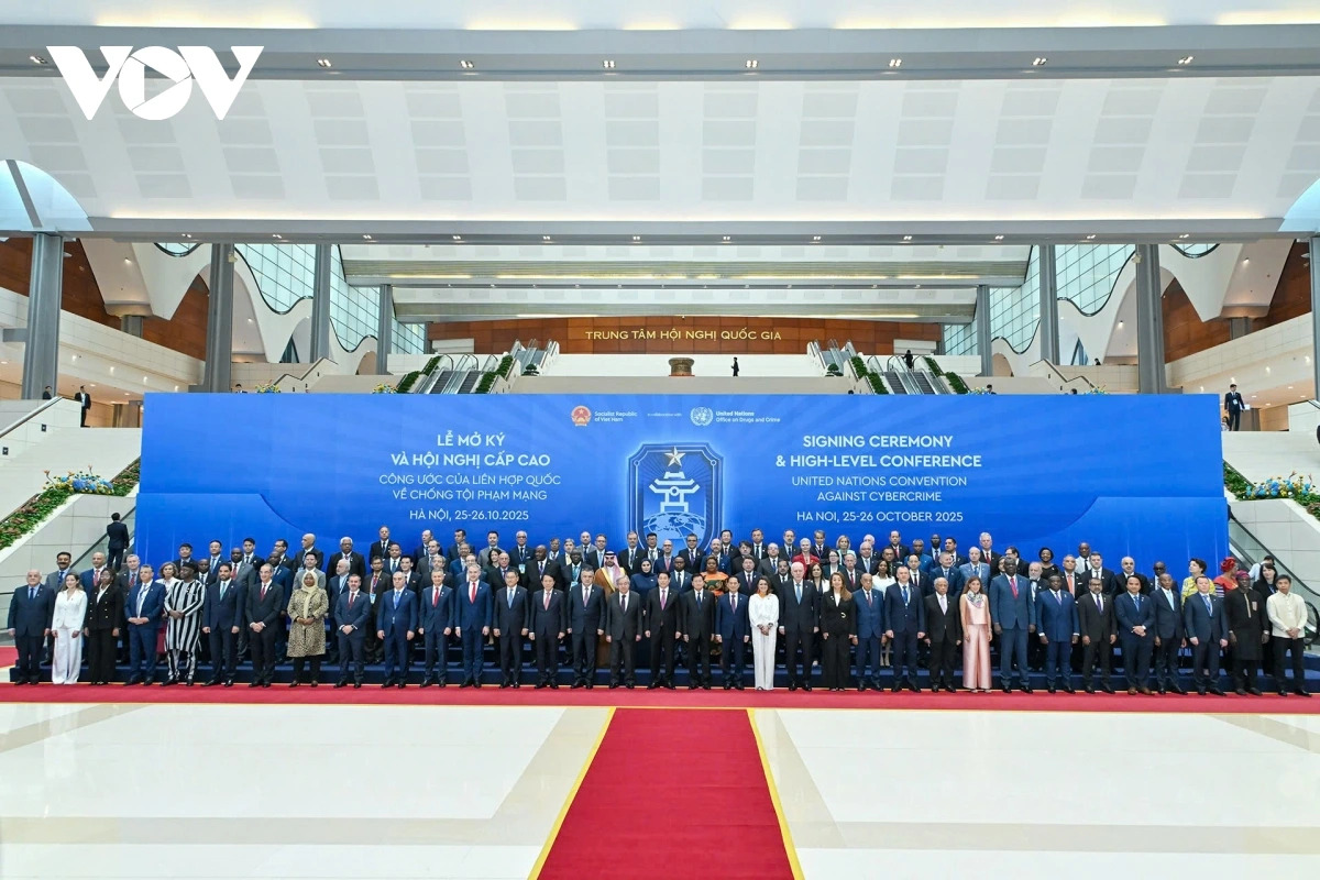 Chủ tịch nước Lương Cường, Tổng Thư k&yacute; Li&ecirc;n Hợp Quốc Antonio Guterres v&agrave; c&aacute;c đại biểu tại Lễ mở k&yacute; C&ocirc;ng ước H&agrave; Nội.