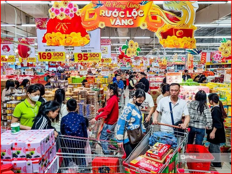 Cụ thể, tổng mức ti&ecirc;u thụ h&agrave;ng h&oacute;a dự kiến tăng khoảng 5% so Tết Nguy&ecirc;n đ&aacute;n 2025 v&agrave; tăng từ 20&ndash;25% so ng&agrave;y thường