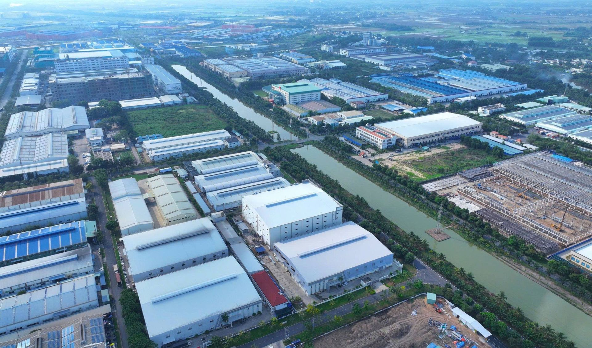 Trong năm 2025, c&oacute; 4.372 doanh nghiệp được th&agrave;nh lập mới (tăng 54% so c&ugrave;ng kỳ).