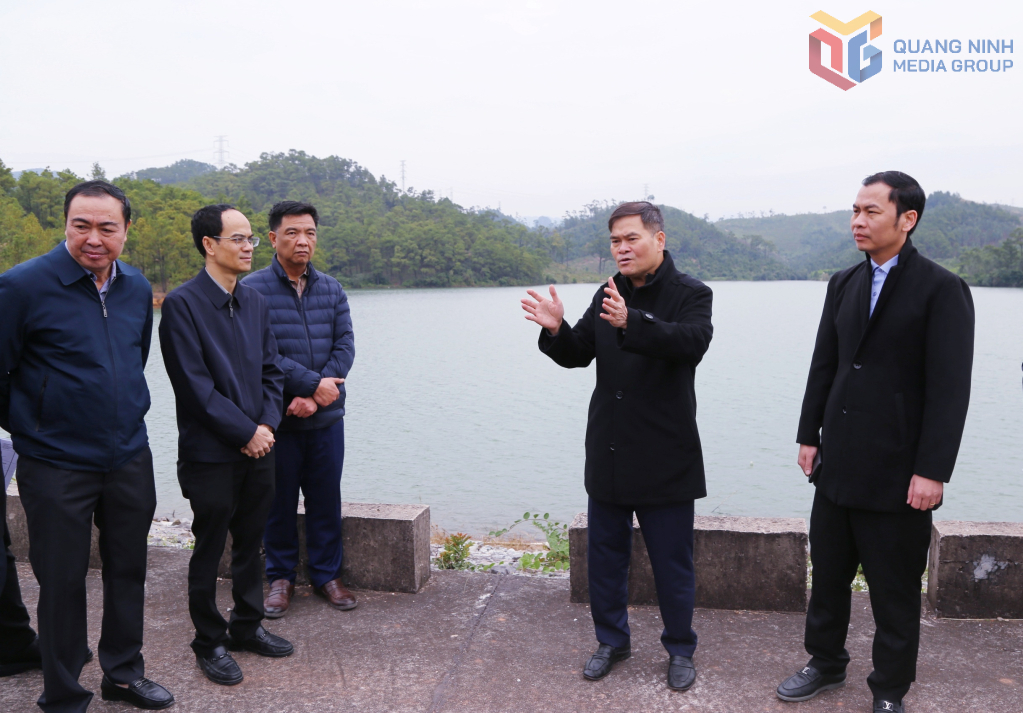 &Ocirc;ng B&ugrave;i Văn Khắng, Ph&oacute; B&iacute; thư Tỉnh uỷ, Chủ tịch UBND tỉnh Quảng Ninh y&ecirc;u cầu c&aacute;c sở, ng&agrave;nh, đơn vị li&ecirc;n quan khẩn trương r&agrave; so&aacute;t, ho&agrave;n thiện phương &aacute;n quy hoạch, Khu Trung t&acirc;m h&agrave;nh ch&iacute;nh mới của tỉnh