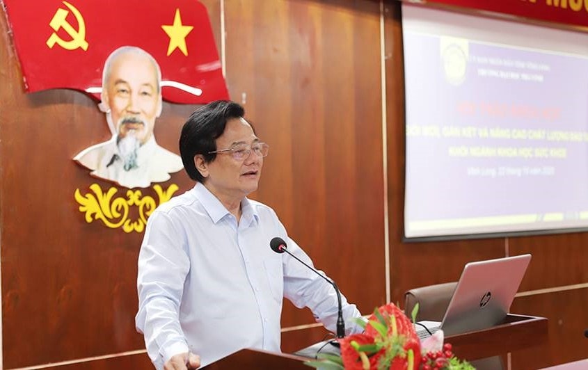 Gi&aacute;o sư, Tiến sĩ, Thầy thuốc Nh&acirc;n d&acirc;n Tạ Văn Trầm chủ bi&ecirc;n nhiều s&aacute;ch chuy&ecirc;n khảo về sốt xuất huyết Dengue, chẩn đo&aacute;n sớm nhiễm Dengue, bệnh tay ch&acirc;n miệng nặng ở trẻ em