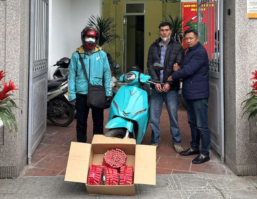 Hà Nội: Ngăn chặn kịp thời vụ vận chuyển trái phép hơn 7kg pháo nổ trên phố Hoàng Hoa Thám