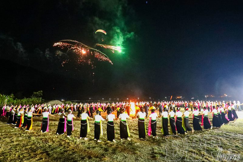 “Vũ điệu đoàn kết bên dòng Đà giang” xác lập kỷ lục Việt Nam