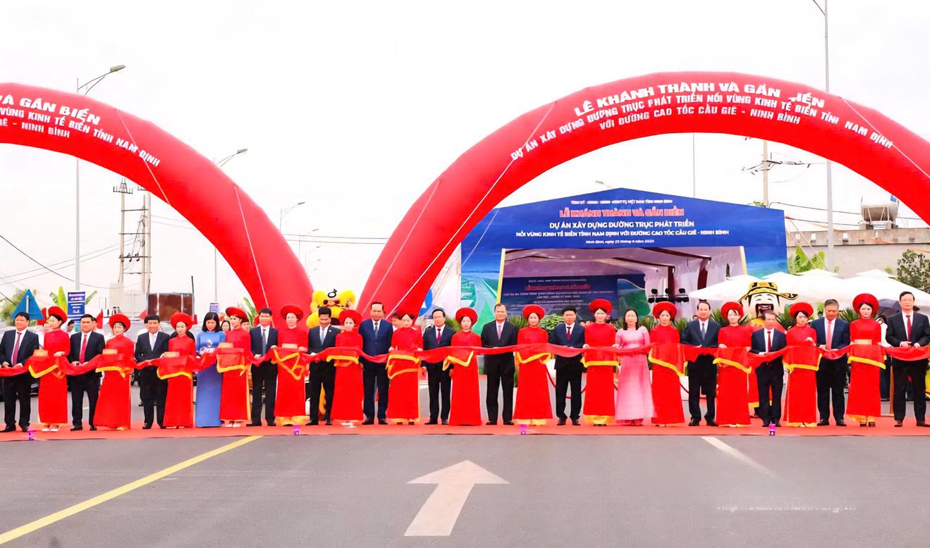 Kh&aacute;nh th&agrave;nh v&agrave; gắn biển c&aacute;c dự &aacute;n, c&ocirc;ng tr&igrave;nh giao th&ocirc;ng trọng điểm ch&agrave;o mừng Đại hội đại biểu Đảng bộ tỉnh lần thứ I, nhiệm kỳ 2025-2030