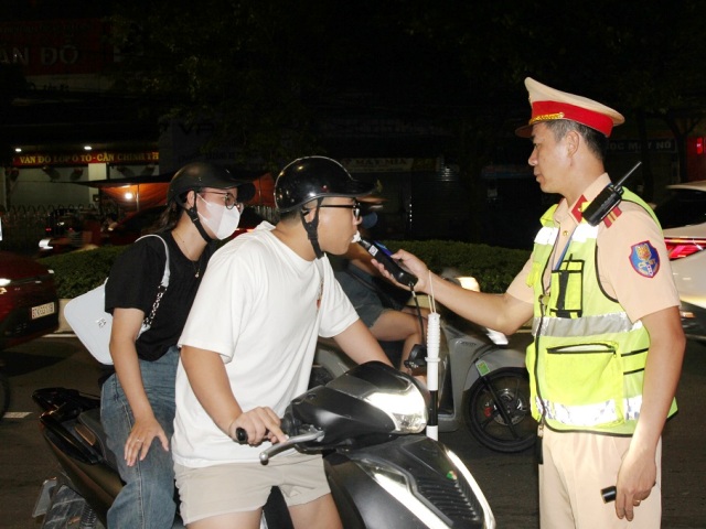 Nghệ An xử lý hơn 1.200 vi phạm giao thông trong kỳ nghỉ Tết Dương lịch. Nghệ An xử lý hơn 1.200 vi phạm giao thông trong kỳ nghỉ Tết Dương lịch.