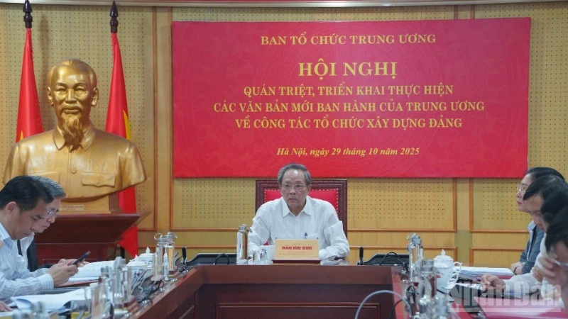 Thực hiện chuẩn mực bắt buộc trong hoạt động công vụ