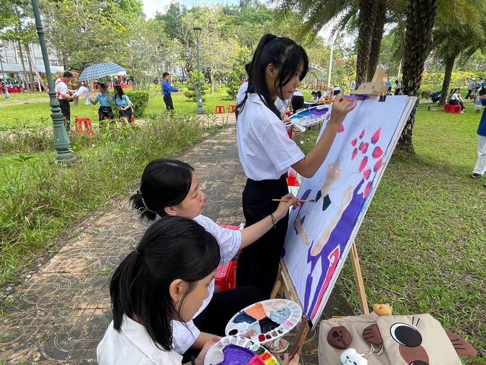 Thiếu nhi các tỉnh, thành phố cùng tham gia thi vẽ tranh Thiếu nhi các tỉnh, thành phố cùng tham gia thi vẽ tranh