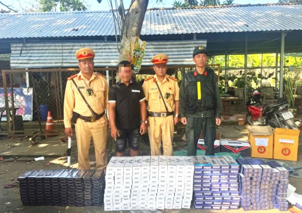 Đồng Tháp: Lực lượng Cảnh sát giao thông liên tiếp phát hiện, bắt giữ các vụ vận chuyển thuốc lá ngoại nhập lậu