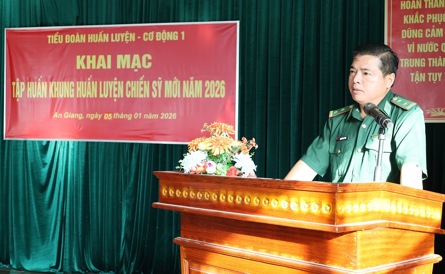 Đại diện Ph&ograve;ng Tham mưu Ban Chỉ huy BĐBP tỉnh ph&aacute;t biểu