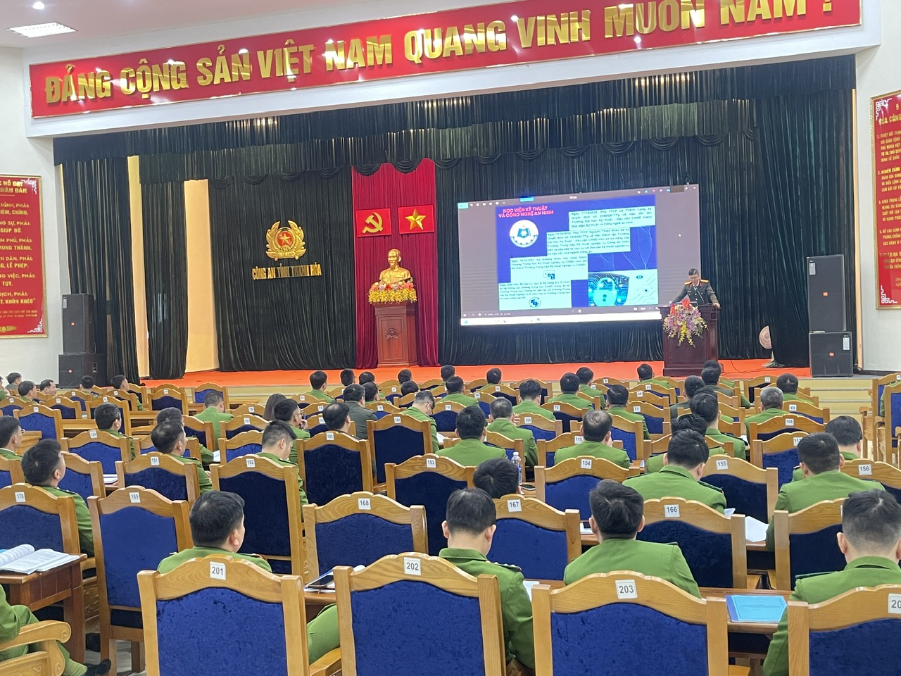 Công an Thanh Hóa khai giảng lớp bồi dưỡng kiến thức bảo đảm an ninh mạng và phòng, chống tội phạm công nghệ cao