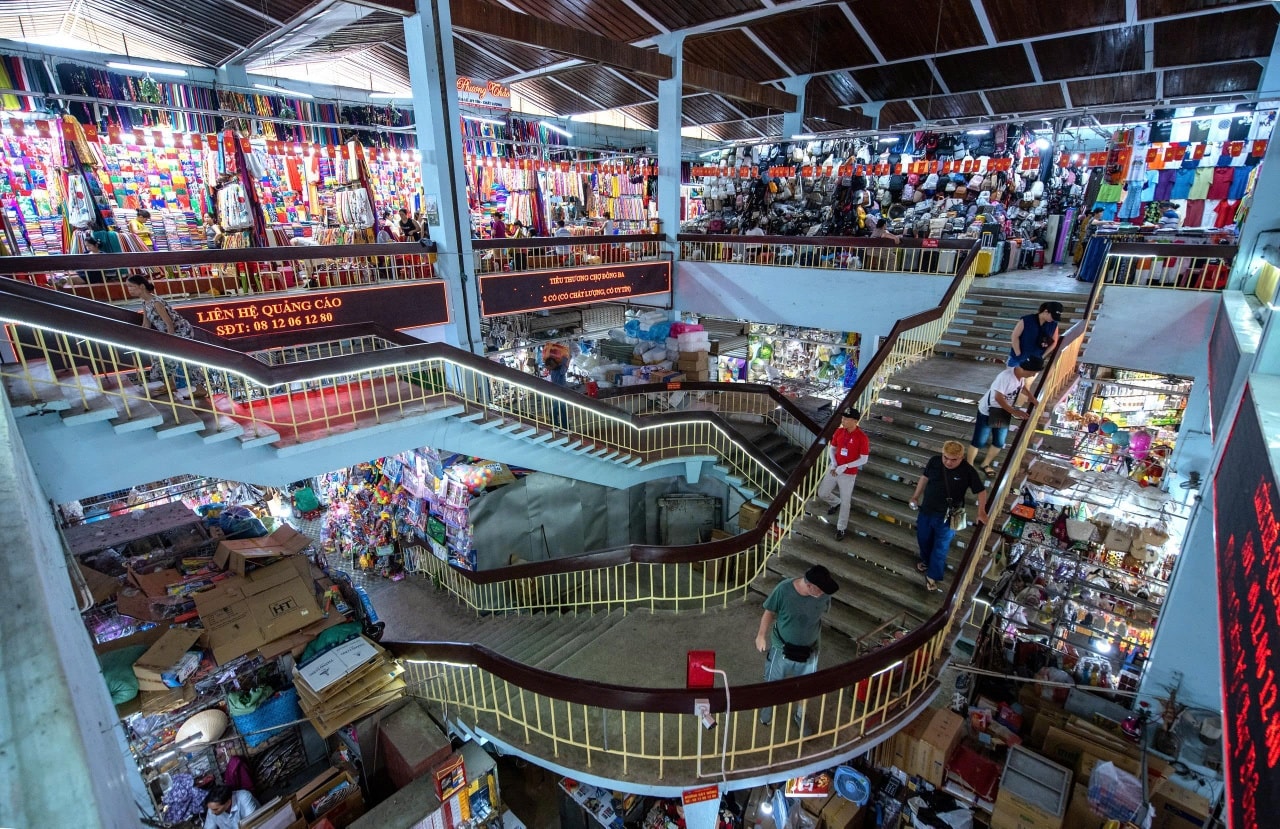 Chợ Đ&ocirc;ng ba sắp xếp c&aacute;c ng&agrave;nh h&agrave;ng sạch đẹp