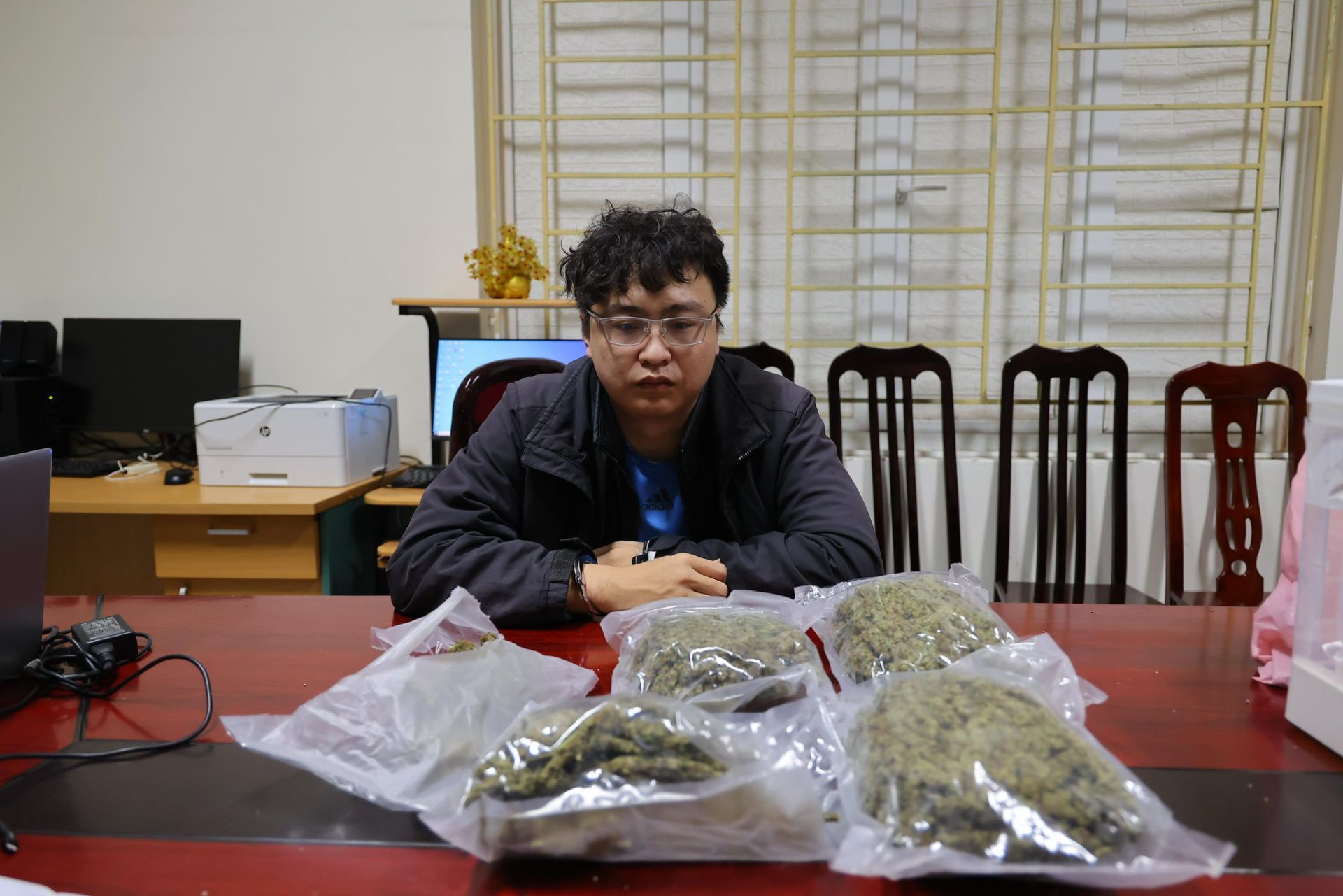 Hà Nội: Triệt phá vụ mua bán, tàng trữ ma túy cần sa qua hình thức giao hàng công nghệ