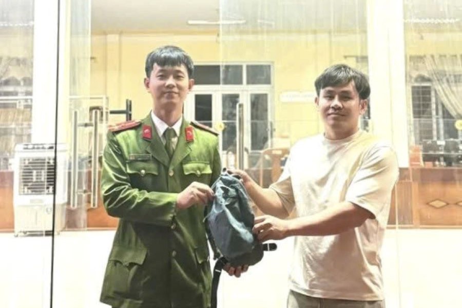 Quảng Trị: Công an xã Cam Lộ nhanh chóng giúp du khách Lào tìm lại tài sản đánh rơi