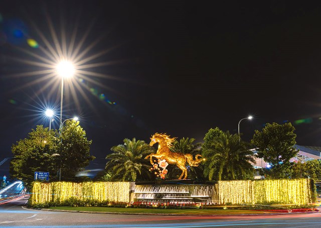 Trình làng linh vật Ngựa Vàng chào Xuân Bính Ngọ 2026 tại sân bay quốc tế Đà Nẵng