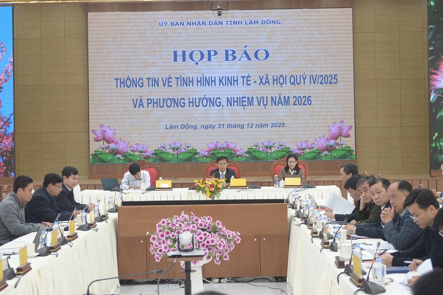Quang cảnh họp báo về tình hình kinh tế - xã hội tỉnh Lâm Đồng quý IV/2025 và Phương hướng nhiệm vụ năm 2026. Ảnh tư liệu Quang cảnh họp báo về tình hình kinh tế - xã hội tỉnh Lâm Đồng quý IV/2025 và Phương hướng nhiệm vụ năm 2026. Ảnh tư liệu