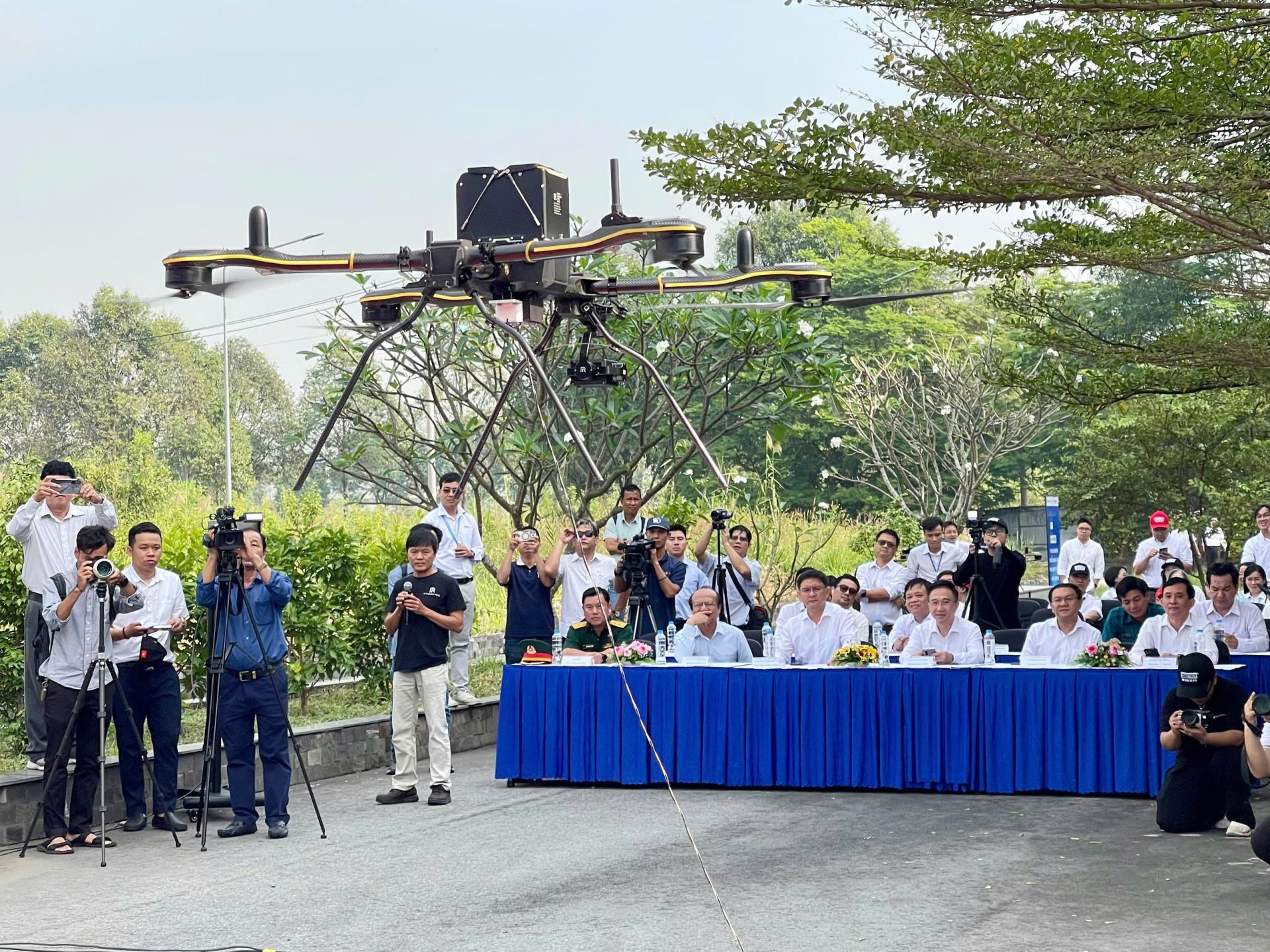 TP. HCM tiến tới logistics tương lai với thử nghiệm giao hàng bằng UAV
