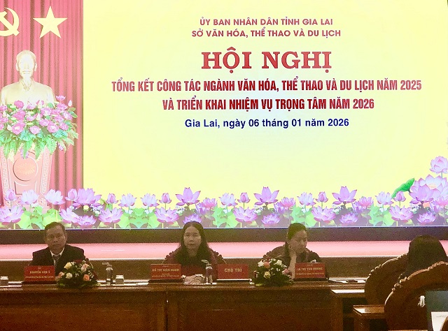 B&agrave;n chủ toạ Hội nghị. Ảnh: Viết Hiền