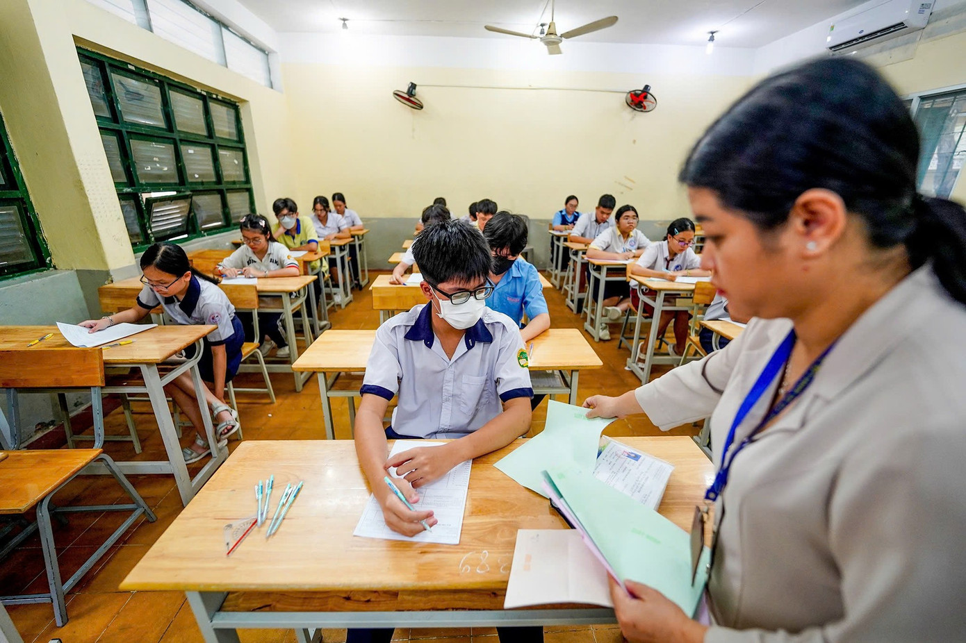 Học sinh tham dự kỳ thi tuyển sinh vào lớp 10. (Ảnh: Phạm Nguyễn) Học sinh tham dự kỳ thi tuyển sinh vào lớp 10. (Ảnh: Phạm Nguyễn)