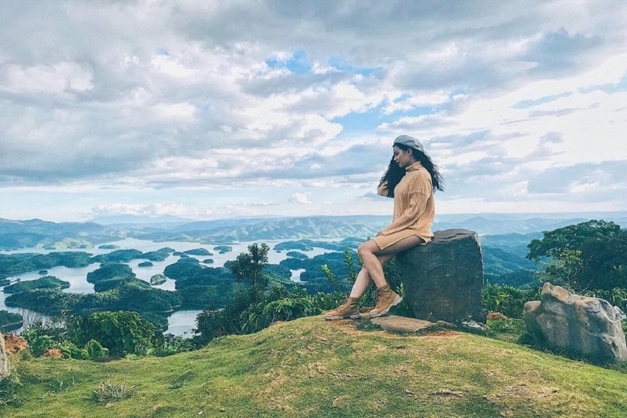 Cảnh quan Tà Đùng. Hình ảnh thường được ví như vịnh Hạ Long của Tây Nguyên Cảnh quan Tà Đùng. Hình ảnh thường được ví như vịnh Hạ Long của Tây Nguyên