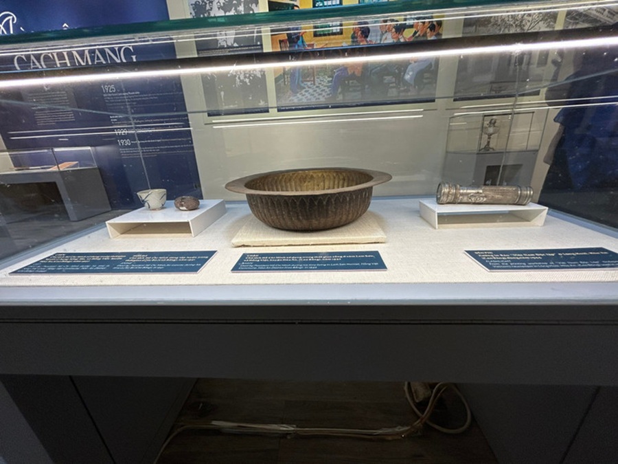 Một số hiện vật được Chủ tịch Hồ Ch&iacute; Minh sử dụng trong thời gian Người ở tại Cao Bằng.