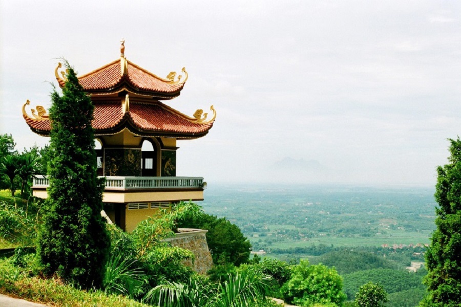 Khung cảnh từ Thiền Viện Trúc Lâm nhìn xuống đẹp đến nao lòng Khung cảnh từ Thiền Viện Trúc Lâm nhìn xuống đẹp đến nao lòng