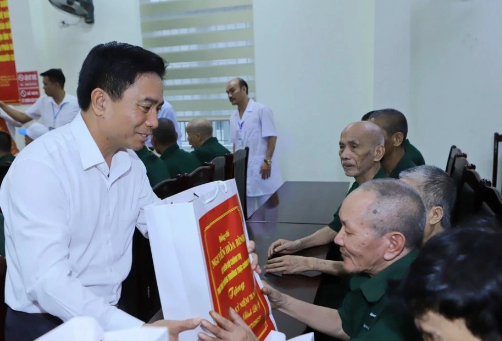 Thanh Hóa: Tặng quà người có công với cách mạng nhân dịp Tết Nguyên đán 2026