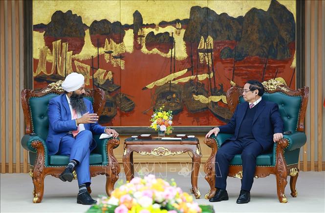 Thủ tướng Phạm Minh Ch&iacute;nh tiếp &ocirc;ng Randeep Sarai, Bộ trưởng Ph&aacute;t triển quốc tế Canada. Ảnh: Dương Giang/TTXVN