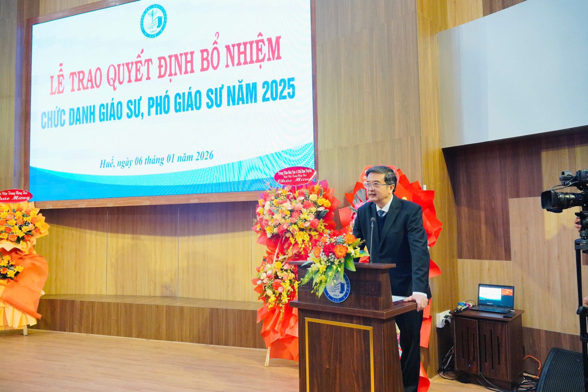 GS.TS Nguyễn Vũ Quốc Huy- Hiệu trưởng Trường Đại học Y- Dược, Đại học Huế tại lễ công bố GS.TS Nguyễn Vũ Quốc Huy- Hiệu trưởng Trường Đại học Y- Dược, Đại học Huế tại lễ công bố