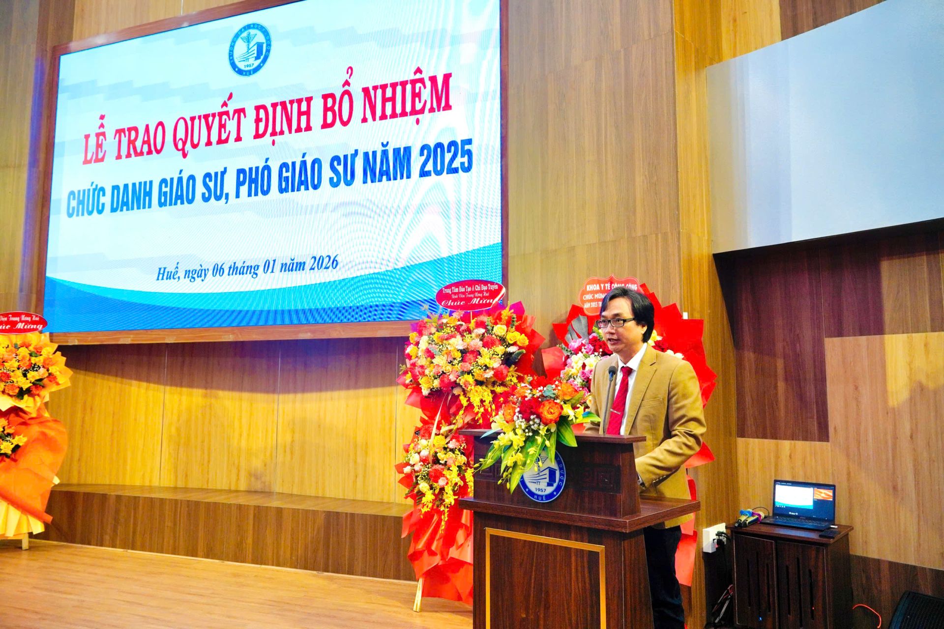 Tân Giáo sư Lê Minh Tâm phát biểu tại buổi Lễ Tân Giáo sư Lê Minh Tâm phát biểu tại buổi Lễ