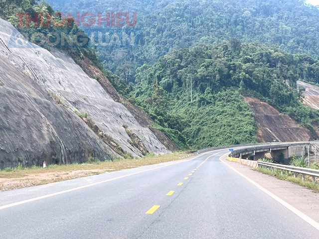 Tuyến đường n&agrave;y tốc độ tối đa 80km/h. Ảnh: Ho&agrave;ng Hữu Quyết.