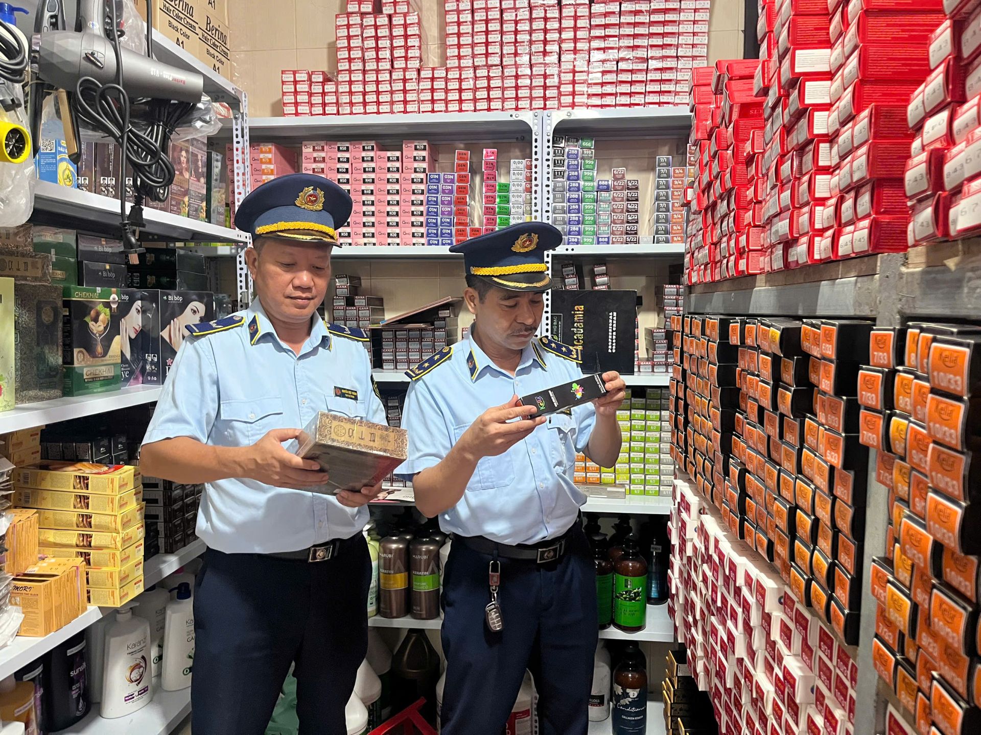 Quản lý thị trường Hà Tĩnh tổng lực siết chặt hàng lậu dịp sát Tết Nguyên đán 2026