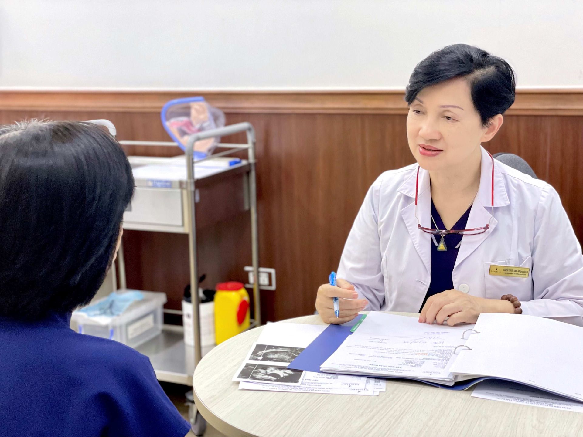 Với bác sĩ Nguyễn Thị Tân Sinh, mỗi quyết định cần có tình yêu thương, kiến thức và trách nhiệm. Với bác sĩ Nguyễn Thị Tân Sinh, mỗi quyết định cần có tình yêu thương, kiến thức và trách nhiệm.