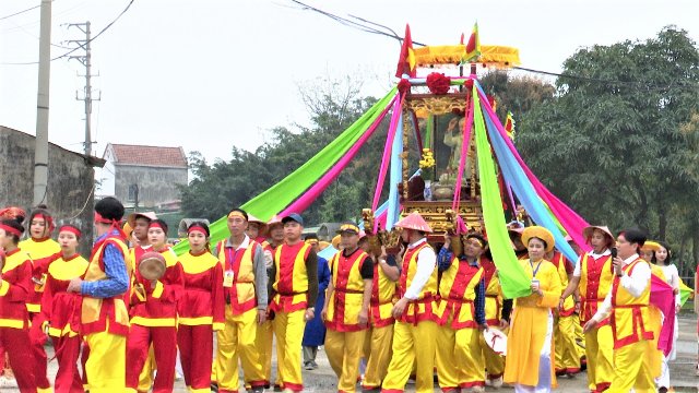 Nghi thức rước kiệu tại lễ hội đền Mai Bảng.