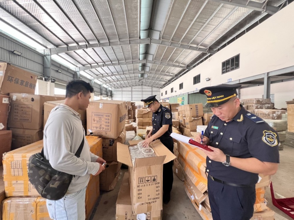 Chi cục Hải quan khu vực VI phát hiện, xử lý 2.176 vụ vi phạm trong năm 2025