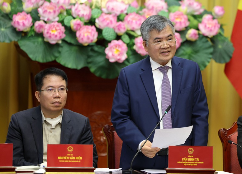 Ph&oacute; Chủ nhiệm Văn ph&ograve;ng Chủ tịch nước, Trợ l&yacute; Chủ tịch nước Cấn Đ&igrave;nh T&agrave;i, chủ tr&igrave; Họp b&aacute;o - Ảnh VGP/Đức Tu&acirc;n