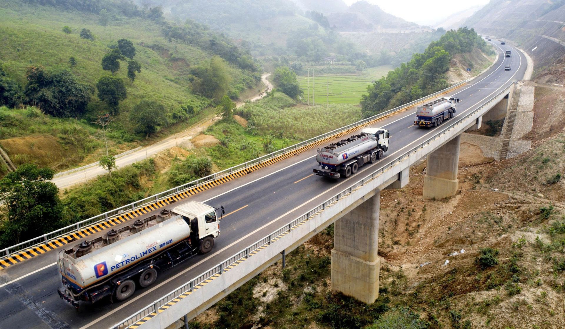 Xăng dầu được Petrolimex đưa ra thị trường tiêu thụ